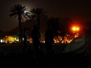 Pole namiotowe w Ein Gedi nad Morzem Martwym i niedaleko Masady