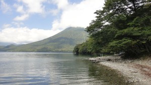 Jezioro Chuzenji u podnóża Nantai
