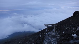 Wejście na górę Fudżi wiedzie przez tori